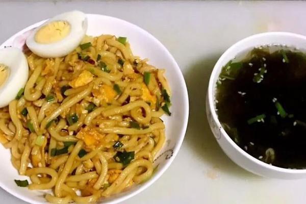 鐘誠：瓊斯是勞模&很辛苦 全隊(duì)下半場狀態(tài)調(diào)整很快